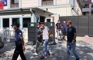 Zabıtaya saldıran seyyar satıcılar adliyede