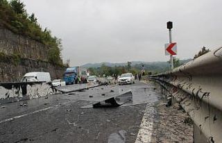 Zift içinde kalan cep telefonu zorlukla çıkartıldı