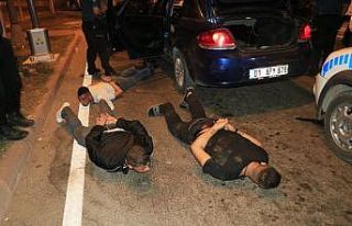 10 kilometre kaçtıktan sonra yakalanan otomobilde...