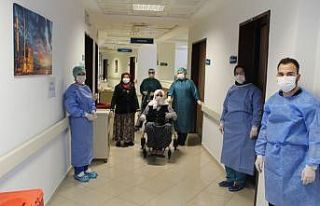 110 yaşında korona virüsü yenen Hamide Nine alkışlarla...