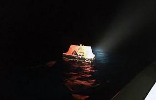 11 sığınmacı can salı içinde Türk karasularına...