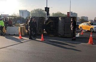 12 tonluk silindir aracı indirilirken düştü