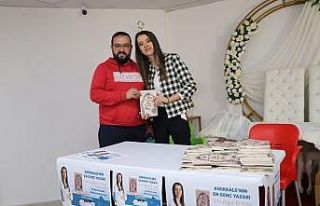 18 yaşındaki genç yazar okurlarıyla buluştu