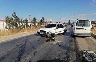 2 aracın arasında kalan motosiklet sürücüsü...