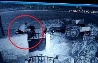 3 hırsız park halindeki motosikleti böyle çaldı