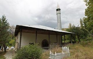 400 yıllık tarihi Tahtalı Cami görenleri etkiliyor