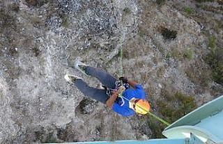 80 metreden kanyona iple indiler