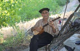 80 yıldır kulakların pasını siliyor