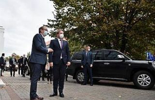 AB Komiseri Varhelyi’den Kosova itirafı