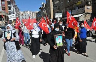 Acılı annelerin "Kahrolsun PKK" sloganları...