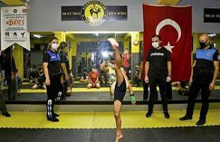 Adana polisi sporcuları sosyal medyadaki tehlikelere...
