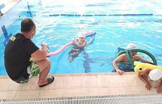 Adana’da 6 bin genç yüzme öğrendi