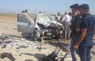 Adana’da iki otomobil kafa kafaya çarpıştı:...