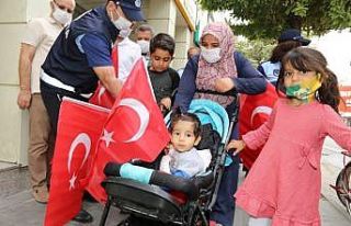 Adıyaman’da Türk Bayrağı dağıtıldı