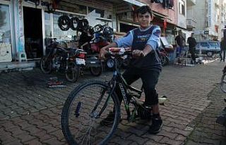 Ağaç motorundan moto-bisiklet yaptı