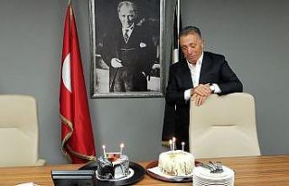 Ahmet Nur Çebi’nin doğum günü kutandı