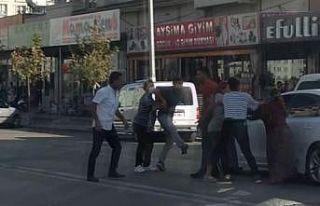 Ailelerin kavgası kameralara yansıdı