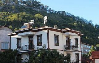 Ailesinden kalan 100 yıllık tarihi evi restore etti