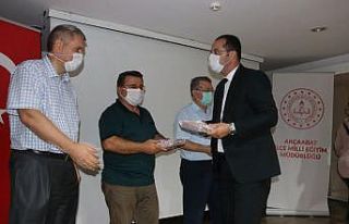 Akçaabat Belediyesi’nden eğitime tablet desteği