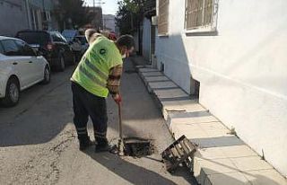 Akhisar’da yağmur suyu ızgaraları temizleniyor
