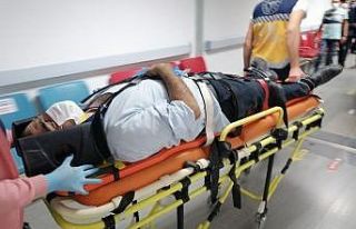 Aksaray’da kamyonet şarampole devrildi: 2 yaralı