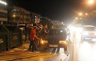Alkollü şahıslar polise zor anlar yaşattı