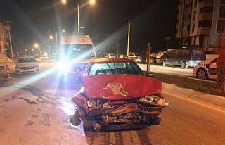 Alkollü sürücü park halindeki otomobile çarptı:...