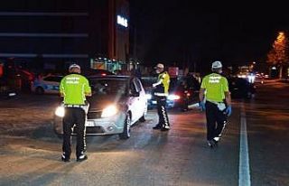 Alkollü sürücüler cezadan kaçamadı, hem ehliyetleri...