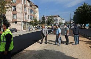 Alparslan Türkeş Caddesi’nde sıcak asfalt serimine...