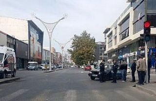 Ambulansla otomobil çarpıştı: 3 yaralı
