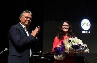 Anjelika Akbar’la ikinci yıl kutlaması