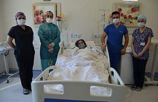 Anne karnındaki 5 aylık bebek hayata tutundu