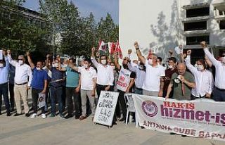 Antalya Büyükşehir Belediyesi önündeki grev,...