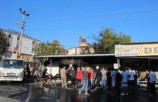 Antalya’da mobilya deposunda yangın