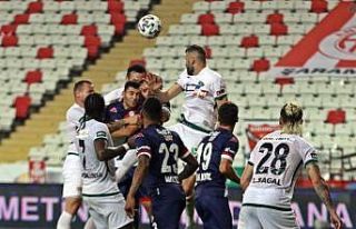 Antalyaspor’da Serdar ve Drole ilk yarıyı kapattı