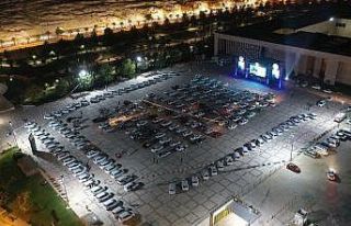 Arabada hem sinema hem de milli maç keyfi
