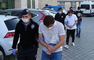 Araçlarında uyuşturucu ele geçen 3 kişiye adli...