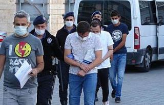 Araçlarında uyuşturucu ele geçti: 3 gözaltı