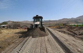 Arıtma tesisi yolu asfalt serimi için hazır