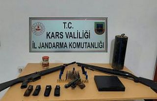 Arpaçay’da silah ve av tüfeği ele geçirildi