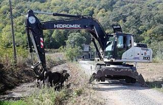 Atakum Belediyesi’nden dere ve su kanallarında...