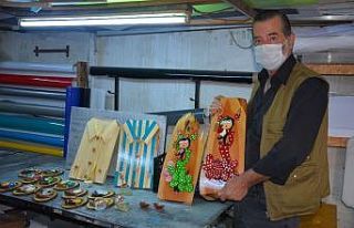 Atık malzemeleri sanat eserine dönüştürüyor