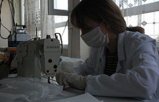 Atölyelerine dönen meslek liseliler, maske üretimine...