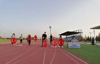 Ay Yıldızlı uçurtmalar gökyüzünde süzüldü