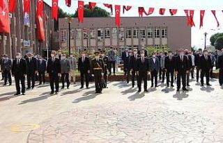 Aydın’da 29 Ekim kutlamaları çelenk koyma töreni...