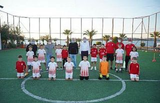 Ayvalık’ta 200 kişilik futbol ordusu