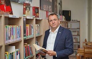 Ayvalık’ta 7 bin 500 kitaplı bilgi hazinesi