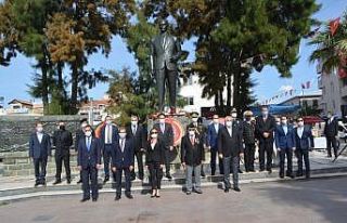 Ayvalık’ta Cumhuriyet Bayramı etkinlikleri çelenk...