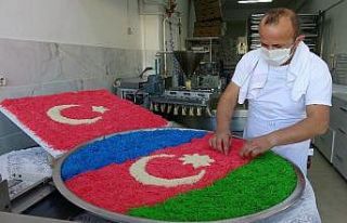 Azerbaycan ve Türk bayrağı temalı kadayıf yaparak...