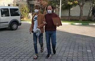 Babasını bıçaklayan 16 yaşındaki çocuk adliyeye...